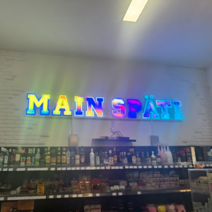MAIN SPÄTI custom signage project